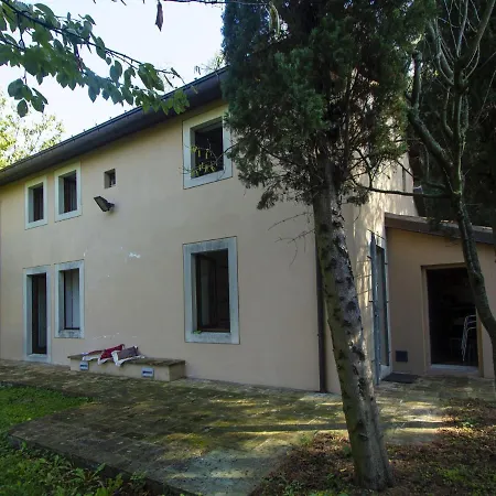Tranquil Holiday Home In Pesaro With Bubble Bath 佩萨罗
