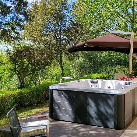 Tranquil Holiday Home In Pesaro With Bubble Bath *